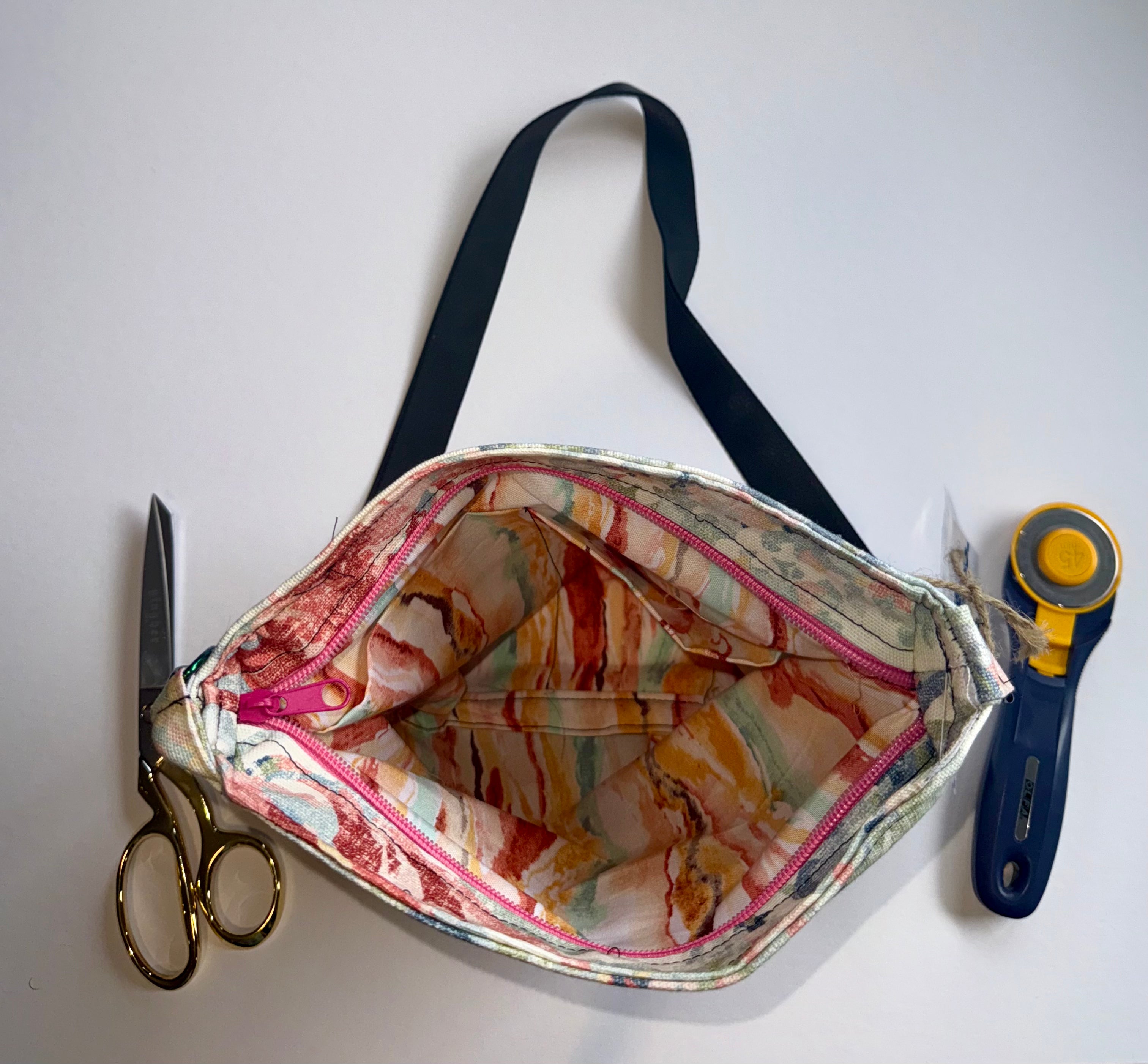 Jurobu Cross Body Bag - Secret Garden